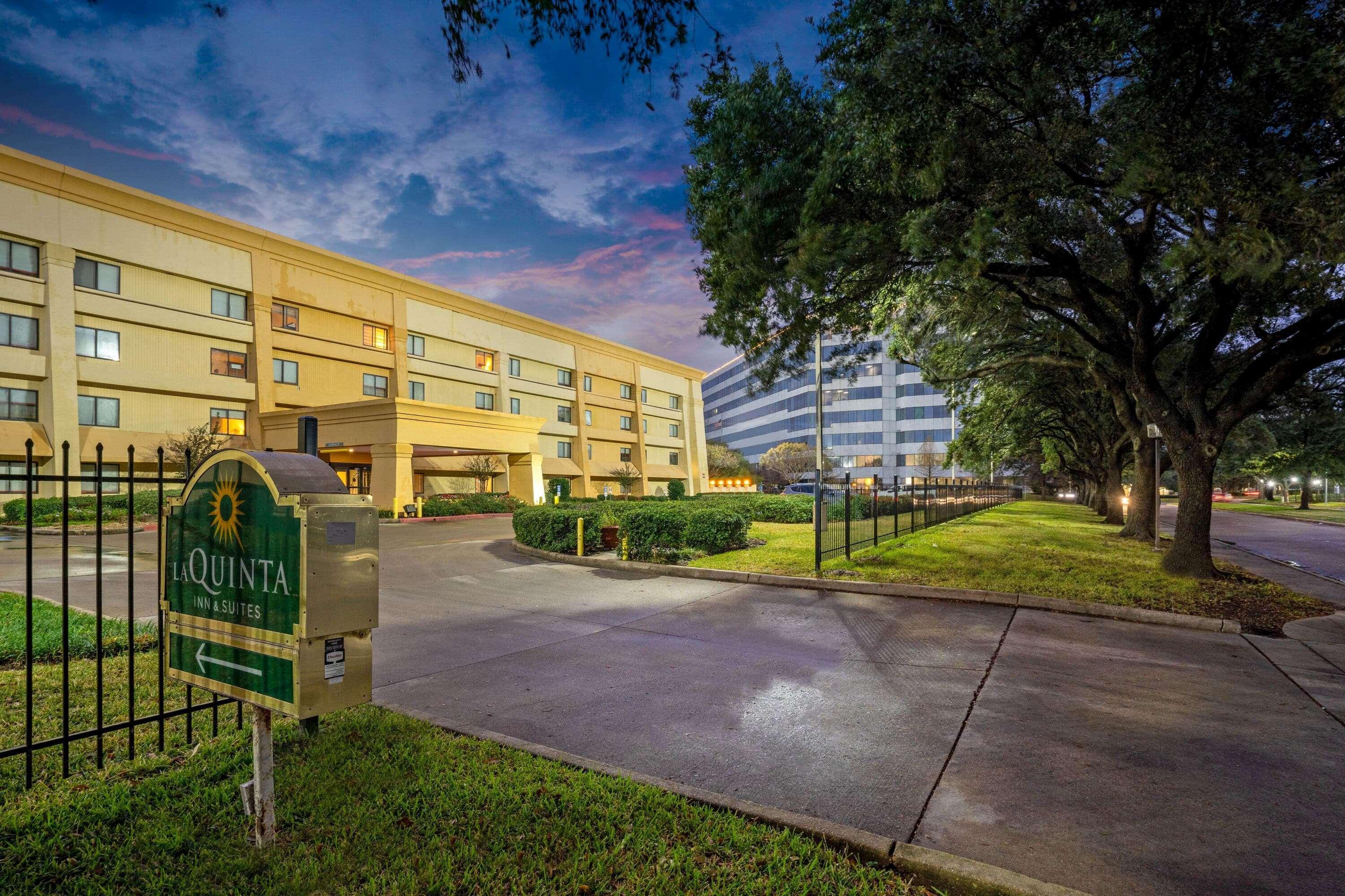 La Quinta By Wyndham Houston Southwest Hotell Exteriör bild