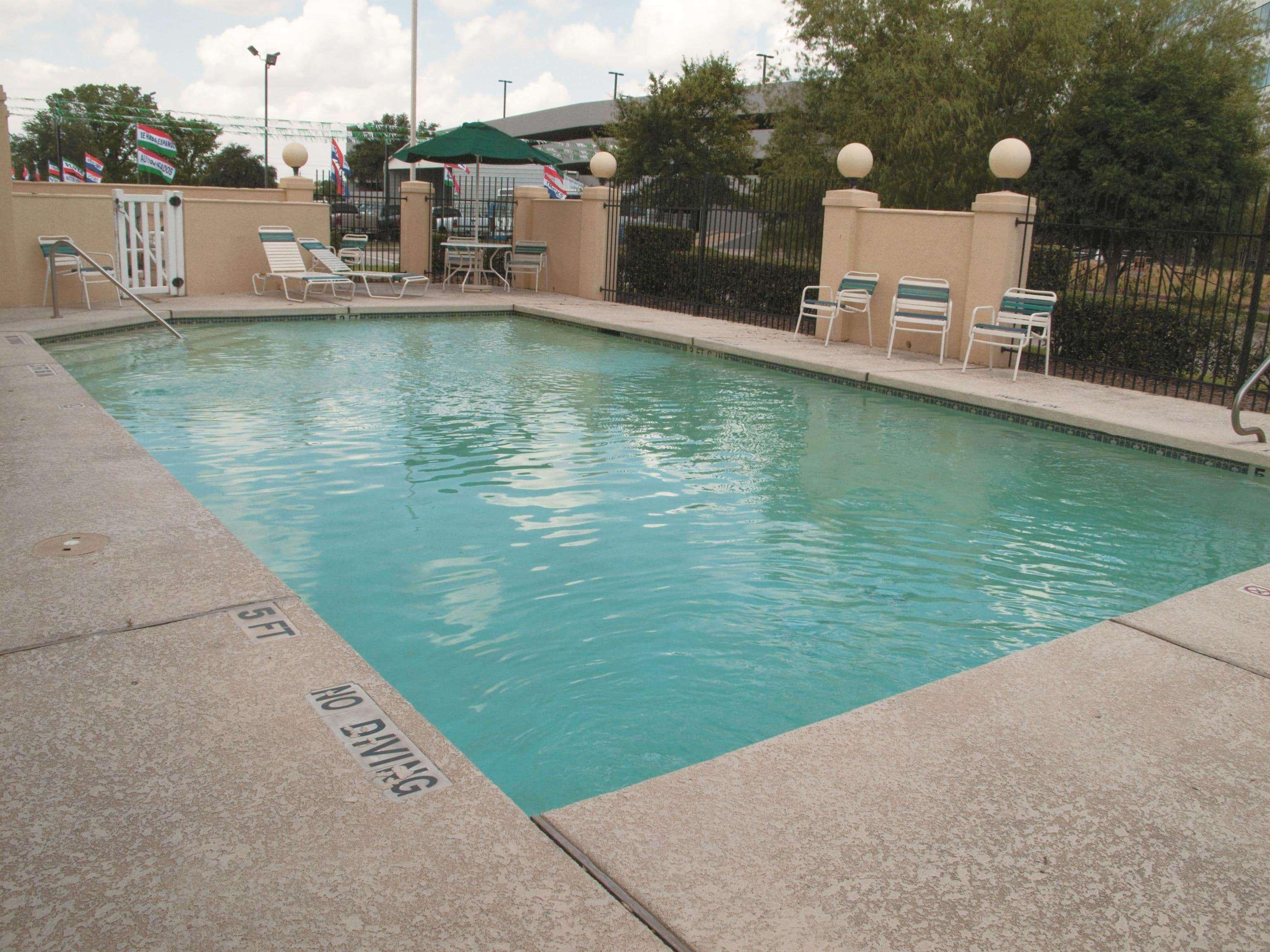 La Quinta By Wyndham Houston Southwest Hotell Exteriör bild
